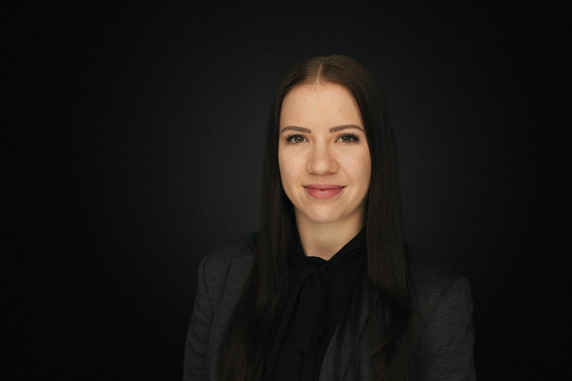 Export x3 Headshot  06319 Dez 01 2019 Headshots 2019  Miro Nicole Nadine